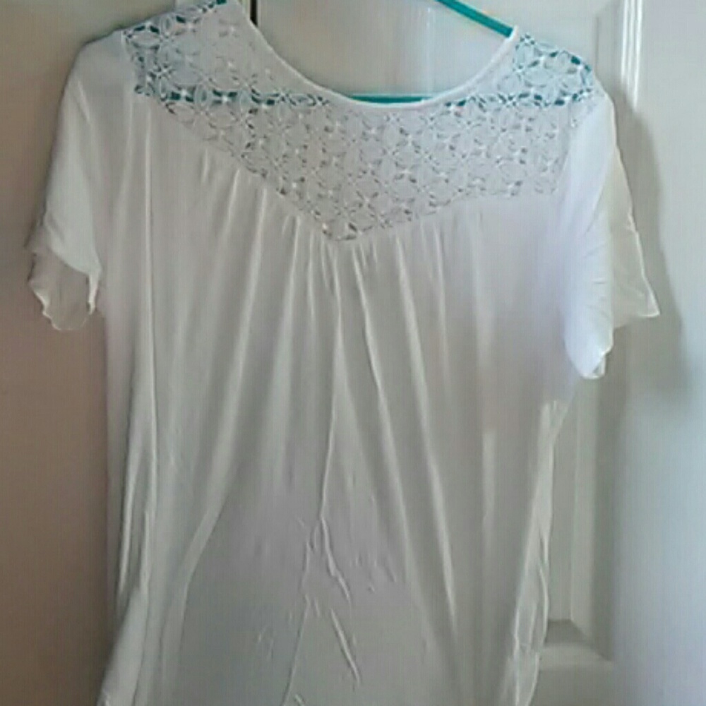 White tee